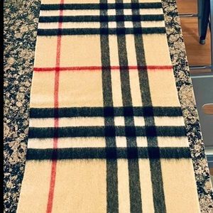 ✨🧣Burberry Classic Check Cashmere Scarf - Brand New gift wrapped in a Box